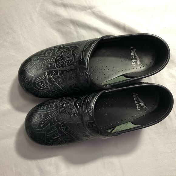 Dansko Clogs Women's Size 38 Floral Tooled Leather Clog Black Scandi Girl - Picture 9 of 9